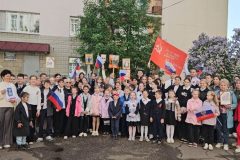 Возложение цветов к памятникам и мемориалам