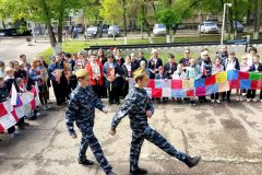 Возложение цветов к памятникам и мемориалам