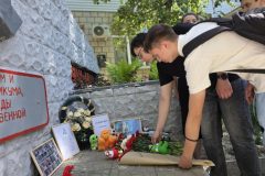 Сегодня в ОрИПС состоялось возложение цветов в память о погибших студентах в Старобельске.