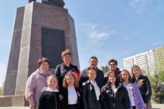 Торжественное возложение цветов к памятнику Прохоренко