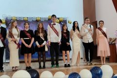 Вручение аттестатов школьникам из 48 школы