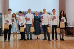 Вручение аттестатов школьникам из 48 школы