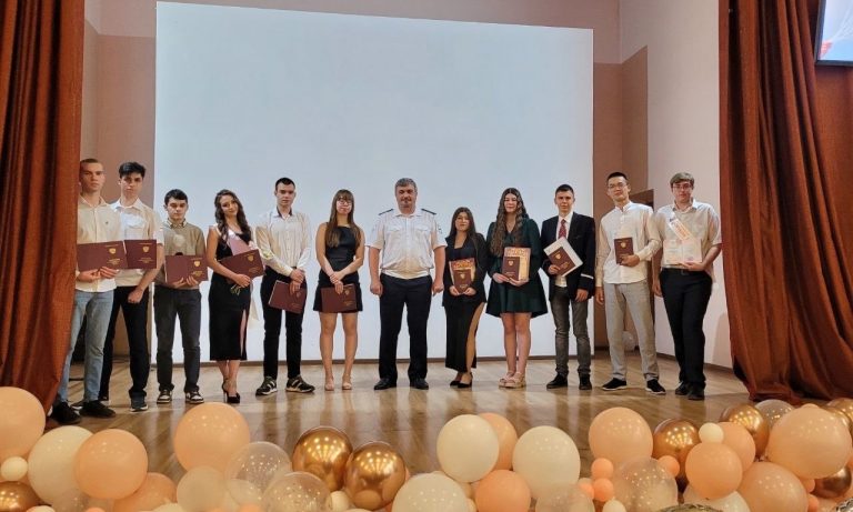 Железнодорожный техникум оренбург после 9 класса. Тобольск. Омский техникум железнодорожного транспорта. Бэк оренбург колледж. Оренбургский колледж экономики и информатики.